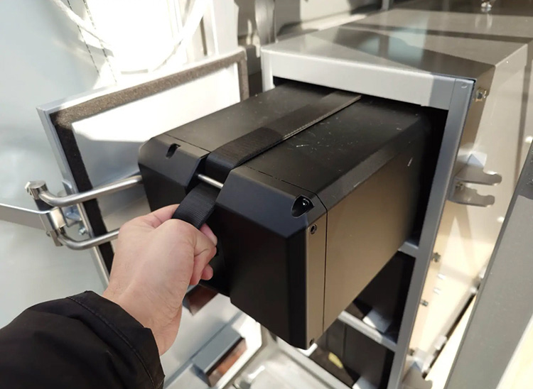 可搬式交換用バッテリー